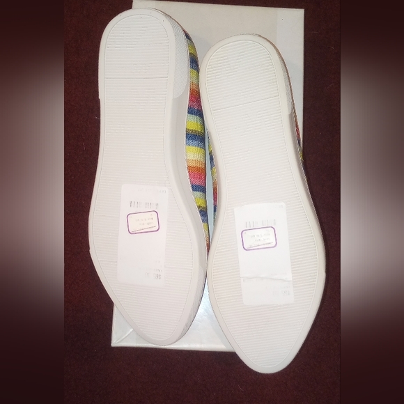 NWT Anne Klein Sport over the top rainbow sneaker flats size 7 - Picture 3 of 4